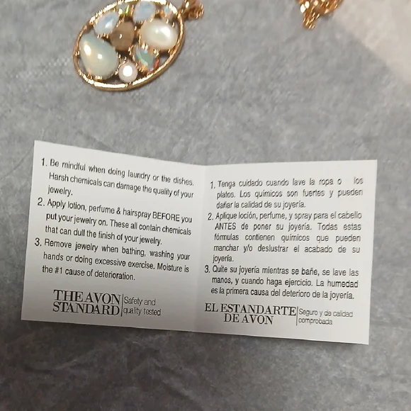 Avon Gold and Cream Cameo Necklace - Picture 8 of 9